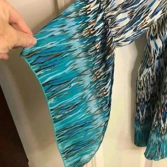 New Directions Ladies L/S Blue and White Silky Peacock look size XL - Picture 3 of 4